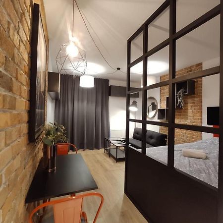 Red Wall Apartment In The Old Town Гданськ Екстер'єр фото