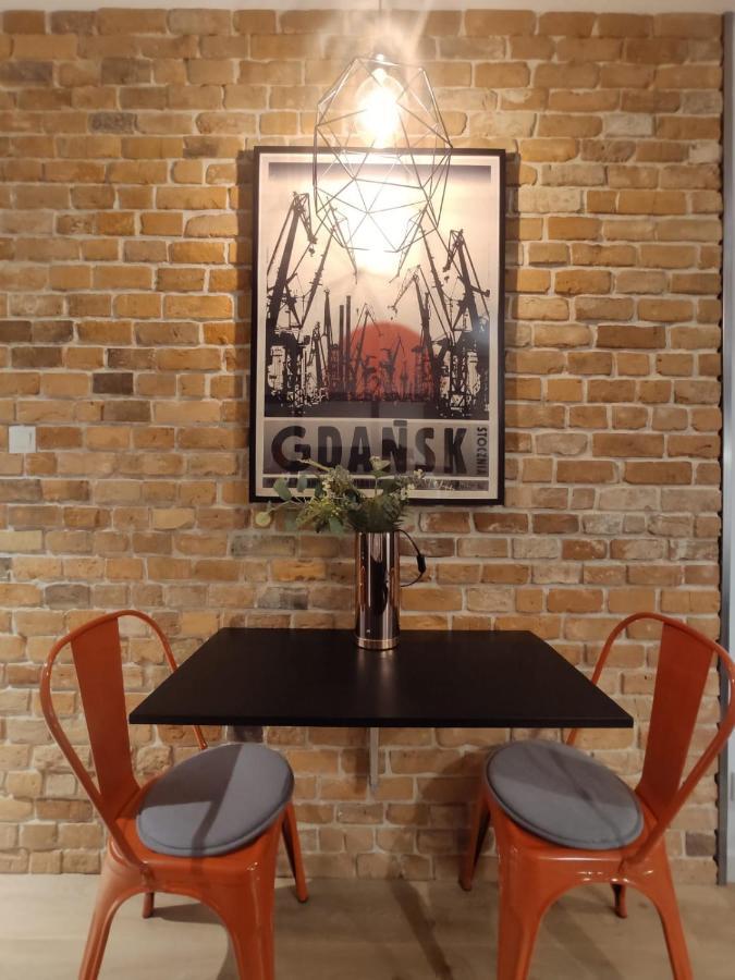 Red Wall Apartment In The Old Town Гданськ Екстер'єр фото