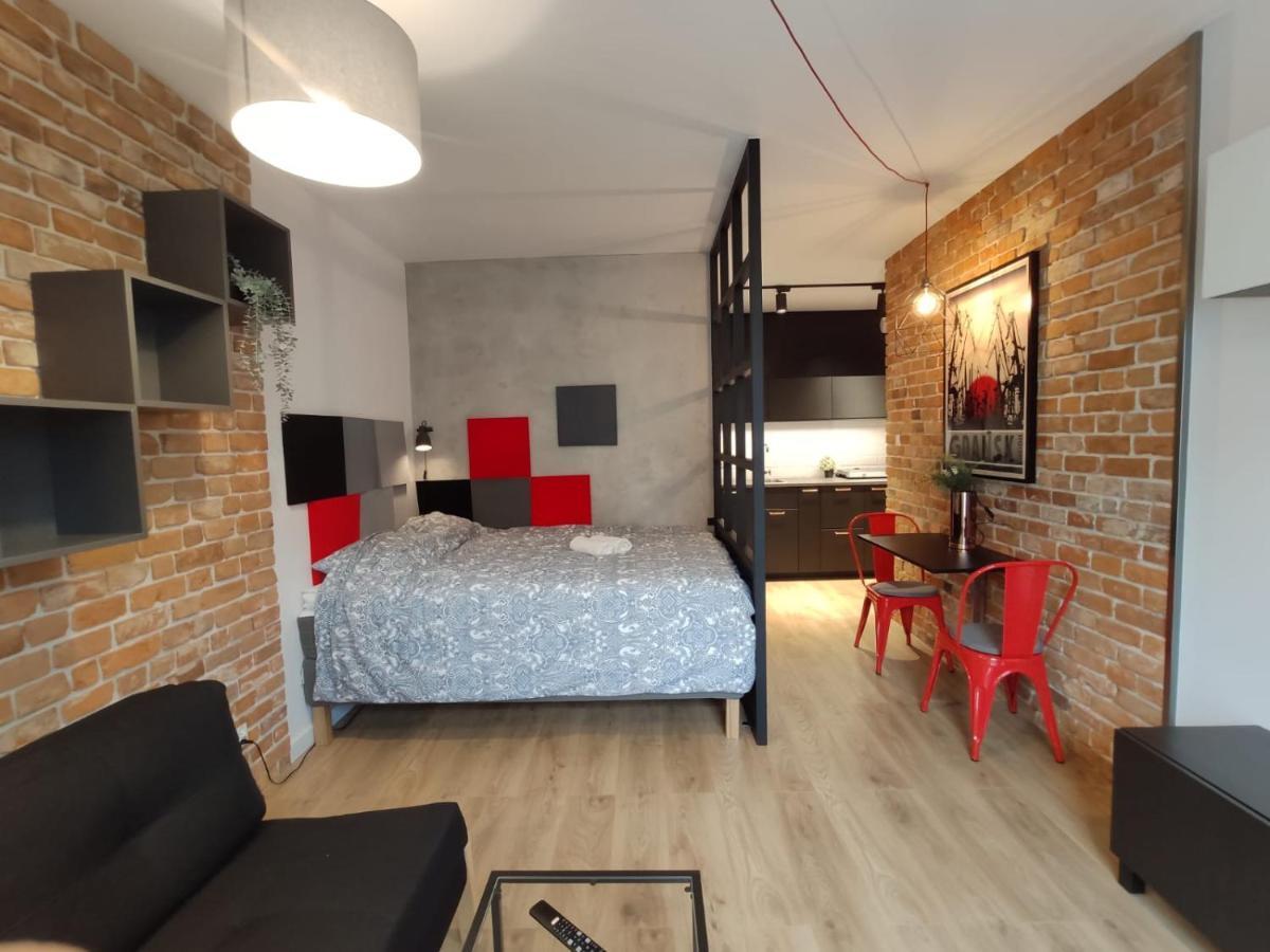 Red Wall Apartment In The Old Town Гданськ Екстер'єр фото
